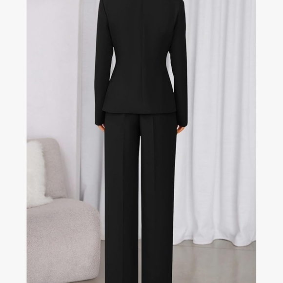 Elegant Women's Black Pantsuit - Picture 3 of 6